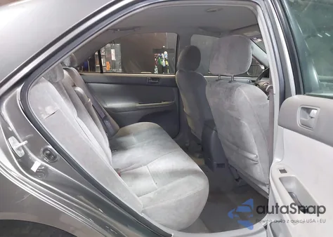 2002 Toyota Camry Le z USA, uszkodzony, nr VIN 4T1BE32K32U528231